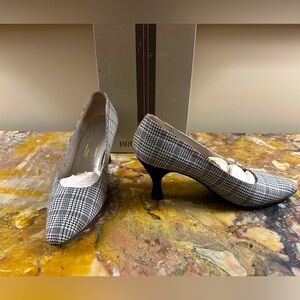 Bruno Magli Heels Pumps Black & White Houndstooth Plaid Size 8.5